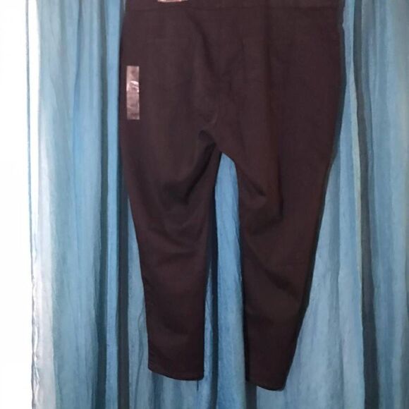 Avenue NWT Black Pull-On Jeggins Size 30T - Picture 2 of 6